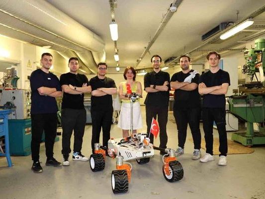 İzmir Ekonomi Üniversitesi Öğrencilerinden Gelişmiş Bomba İmha Robotu Eclipse