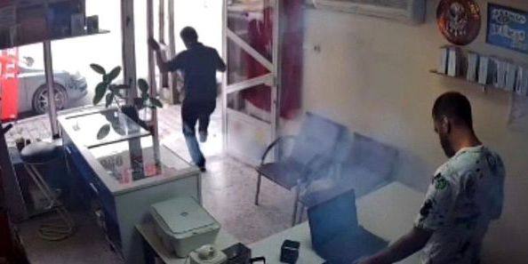 Adana'da Telefon Tamiri Sırasında Batarya Patladı, Güvenlik Kamerası Kaydetti