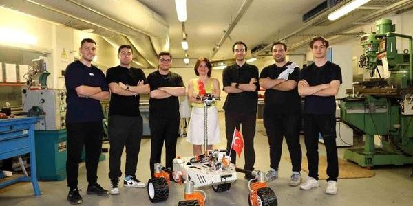 İzmir Ekonomi Üniversitesi Öğrencilerinden Gelişmiş Bomba İmha Robotu Eclipse