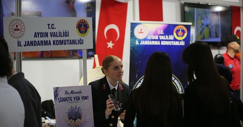 Aydın Jandarma, KADES Uygulaması Hakkında Öğrencileri Bilgilendirdi