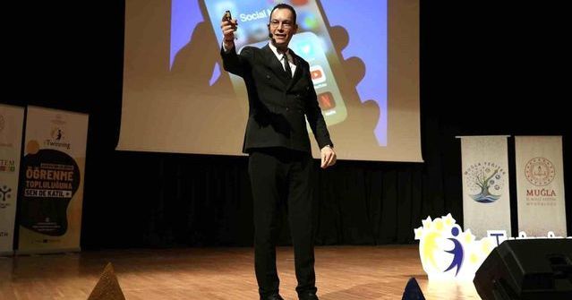 Muğla'da Eğitimde Yapay Zeka Konferansı Yoğun İlgi Gördü