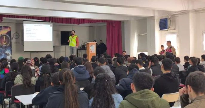Mardin'de Öğrencilere Siber Güvenlik Konusunda Farkındalık Eğitimi Verildi