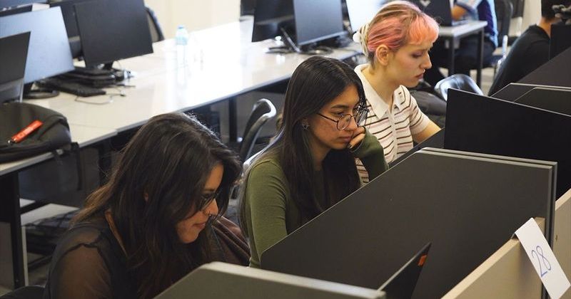 ISUBÜ'de Teknoloji Haftası Kapsamında Hackathon Düzenlendi