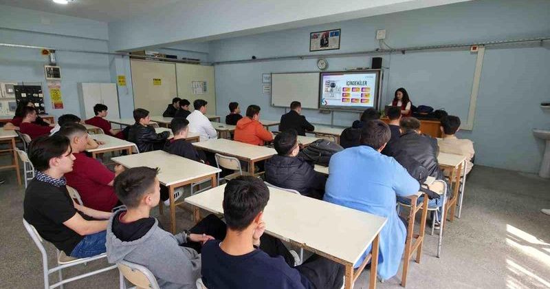Gençler Yapay Zeka ve Dijital Yetkinlikler Eğitiminde Buluştu