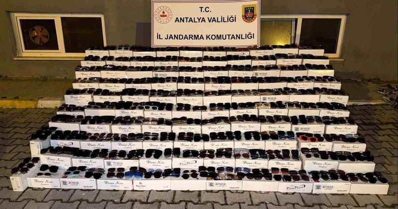 Antalya Alanya'da 10 Milyon TL Değerinde Kaçak Gözlük Ele Geçirildi