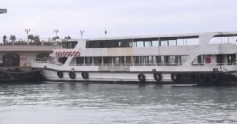 Kadıköy'de Yolcu Teknesinde Çıkan Yangın Hızla Kontrol Altına Alındı