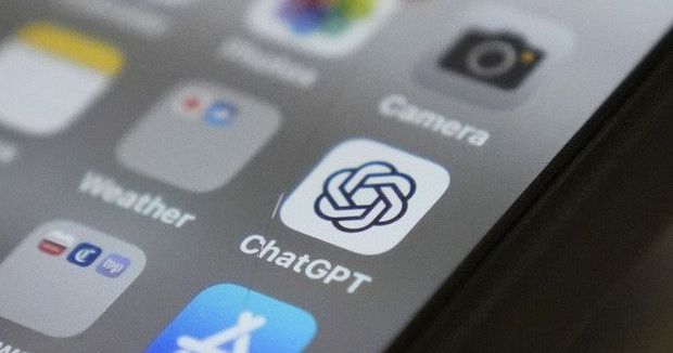 OpenAI CEO'su Altman'dan okul saldırısı sonrası polise önceden bildirim yapılmaması için özür