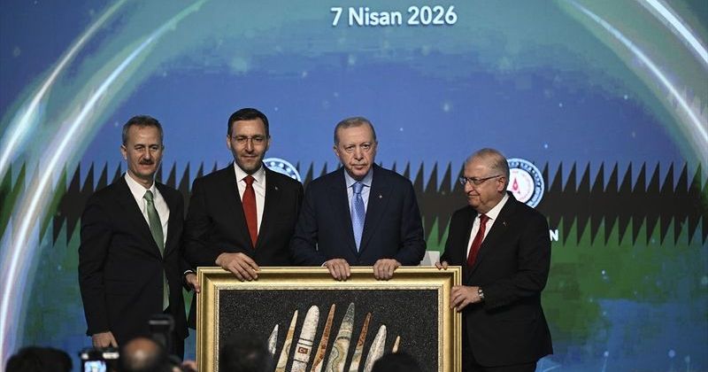 Cumhurbaşkanı Erdoğan ROKETSAN Üretim Tesislerini Ziyaret Etti ve İncelemelerde Bulundu