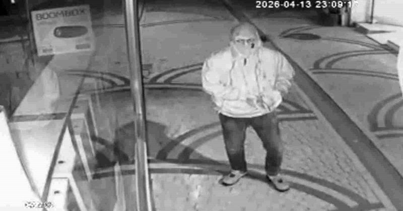 Ünye’de Telefon Dükkanına Gece Yarısı Hırsızlık Anı Kamerada