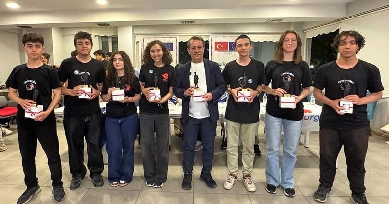 Efeler'de Dijital Oyun Tasarım Yarışması Genç Yazılımcıları Ödüllendirdi