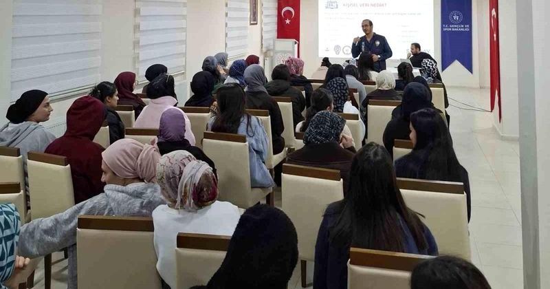 Kars’ta Dijital Güvenlik Eğitimiyle Siber Suçlara Karşı Farkındalık Artıyor