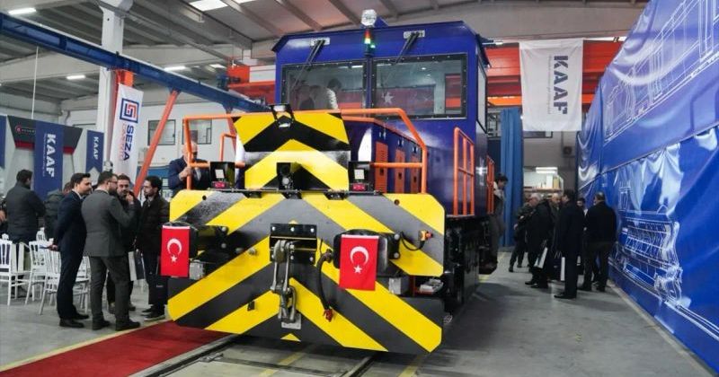 Kayseri'de Türkiye'nin İlk Bataryalı Manevra Lokomotifi Tanıtıldı
