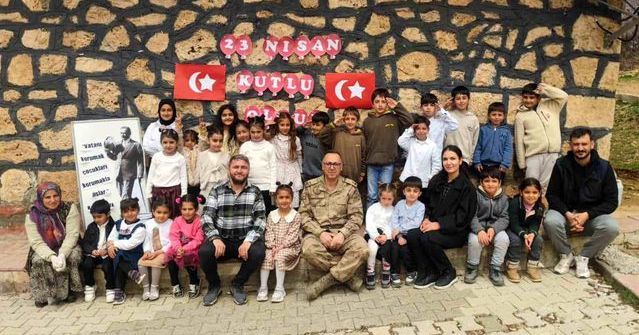İpekyolu Jandarma'dan Okul Güvenliği ve 23 Nisan Bayramı Desteği