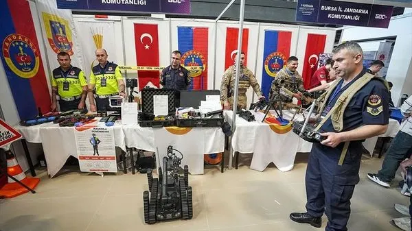 Bursa'da Jandarma Güvenlik ve Siber Suç Eğitimi Fuarı Düzenledi
