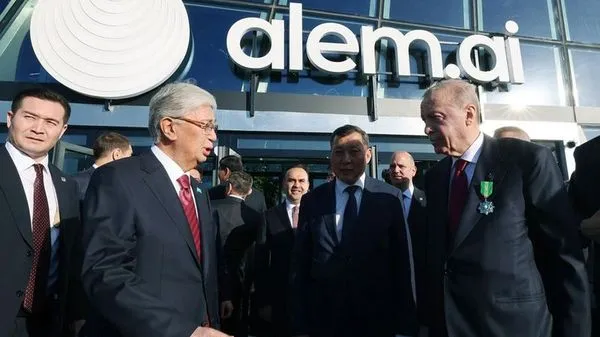 Cumhurbaşkanı Erdoğan, Kazakistan'da Alem.AI Yapay Zeka Merkezi'ni İnceledi