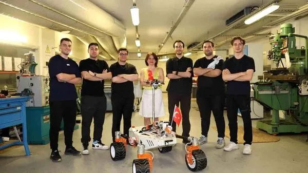 İzmir Ekonomi Üniversitesi Öğrencilerinden Gelişmiş Bomba İmha Robotu Eclipse