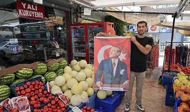Konak Belediyesi'nden esnafa 30 Ağustos hediyesi