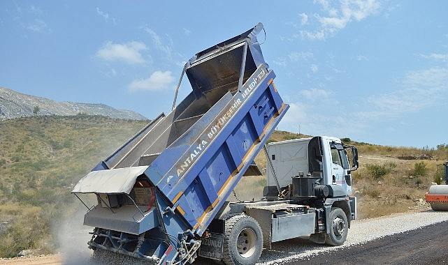 Manavgat'ta grup yolları asfaltlanıyor