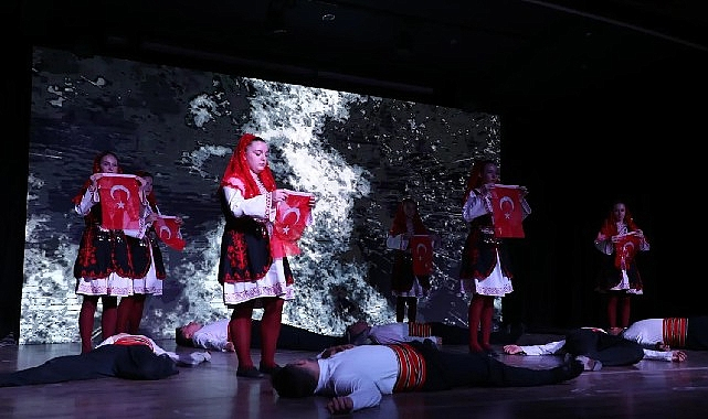 İnegöl'ün Kurtuluşunun 103 Yıllık Hikayesi Sahnede Sergilendi