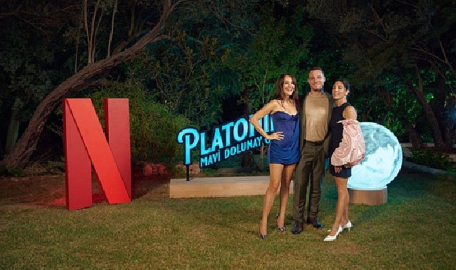 Netflix, Gupse Özay imzalı yeni dizisi Platonik: Mavi Dolunay Otel'in lansmanını Çeşme'de renkli bir etkinlikle kutladı