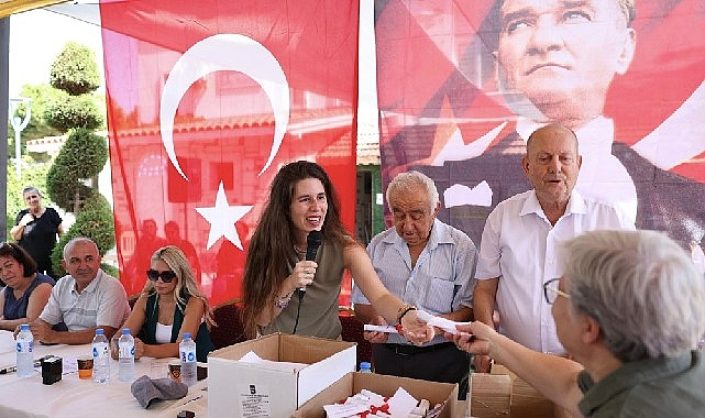 Başkan Denizli, Çeşme'de 32 yıllık tapu sorununu çözdü