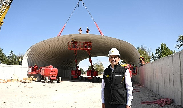 Başkan Altay Türkiye'de İlk Kez Denenen Teknikle İnşaatı Süren Köprülü Kavşağın Trafiği Rahatlatacağını Açıkladı