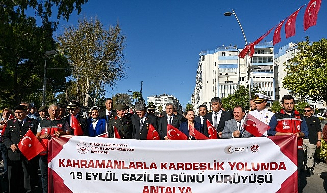 Başkan Vekili Özdemir Gaziler Günü'nü kutladı