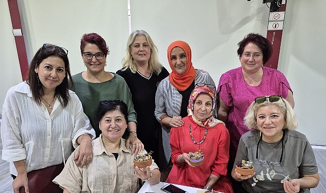 Gölcük'te Kadınlar Kendi Mumlarını Tasarladı