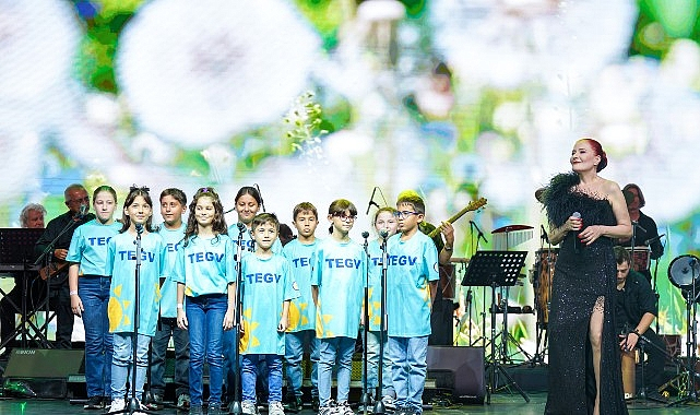 Harbiye'de unutulmaz gece:   Candan Erçetin ve TEGV'li çocuklar aynı sahnedeydi