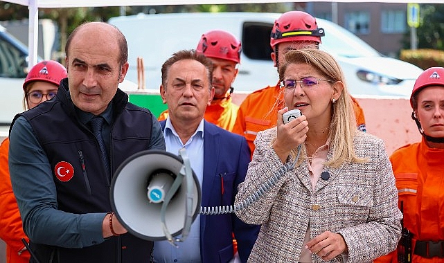 Bakırköy Belediyesi'nden eşzamanlı deprem tatbikatı