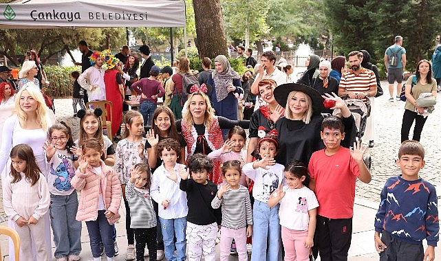 Kuğulupark'ta Açık Hava Sahnesinde Tiyatro Şöleni