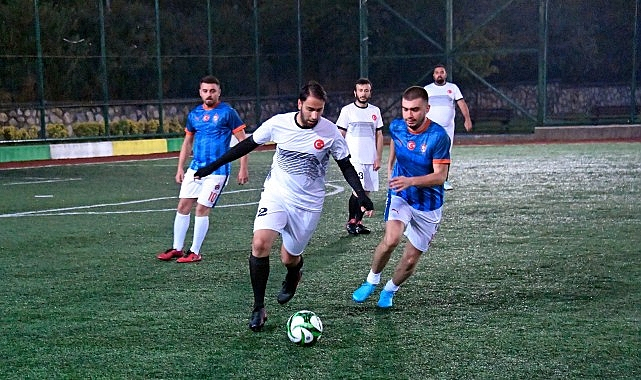 Osmangazi'de Geleneksel Halı Saha Turnuvası Başladı