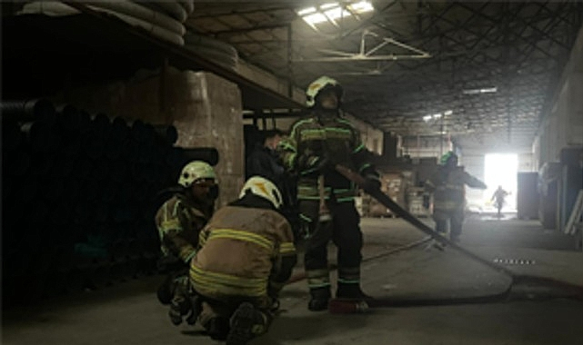 Bornova'daki depo yangınına hızlı müdahale