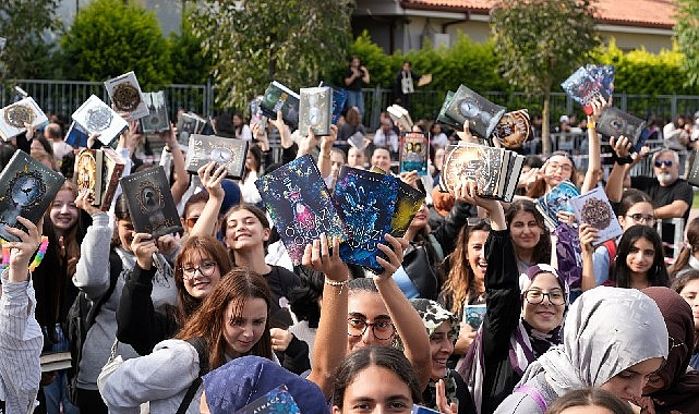 Kocaeli Kitap Fuarı'nda kitap aşkı kuyruklara sığmadı