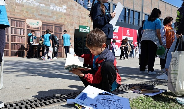 Öğrenciler, Kitap Fuarı'na koşuyor