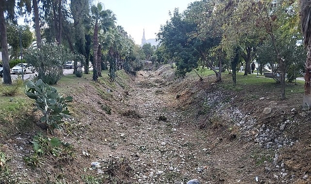 Kemer'deki derelerde temizlik çalışmaları