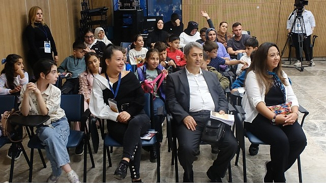 Yazar ikiz kardeşler Kocaeli Kitap Fuarı'na renk kattı;  “Kitap yazmak isteyenler çok okusun