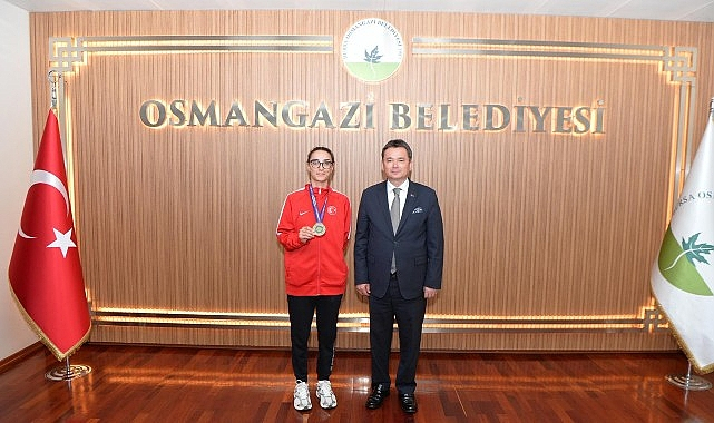 Başkan Erkan Aydın Bursa'nın Gururu Şampiyon Sporcuyu Ağırladı