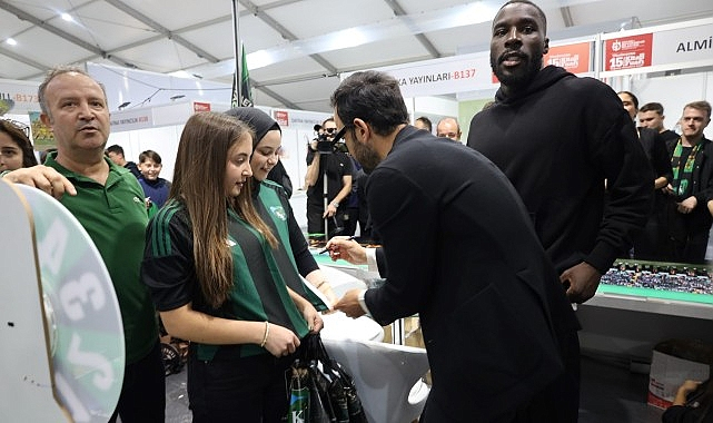 Kocaelispor, 15. Kocaeli Kitap Fuarı'nda Taraftarlarla Buluştu