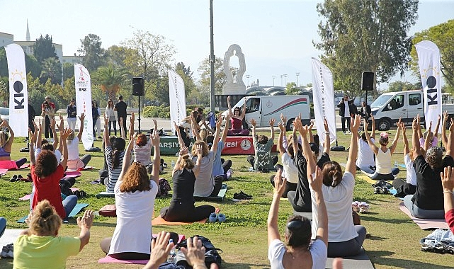 Karşıyaka'da yaza 'yoga' ile veda