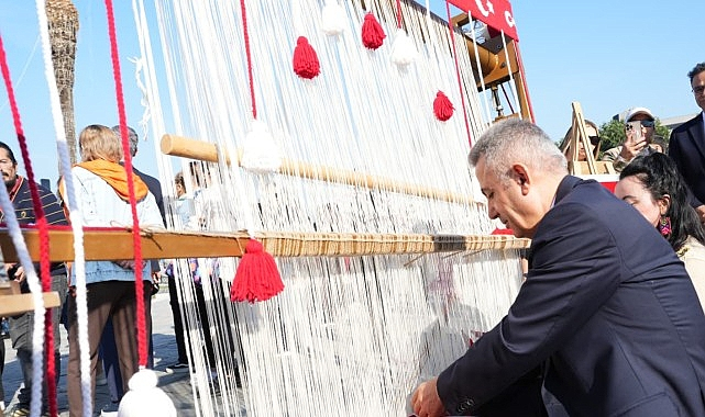 Cumhuriyetimizin 102. Yılı İzmir'de Büyük Bir Coşkuyla Kutlanıyor
