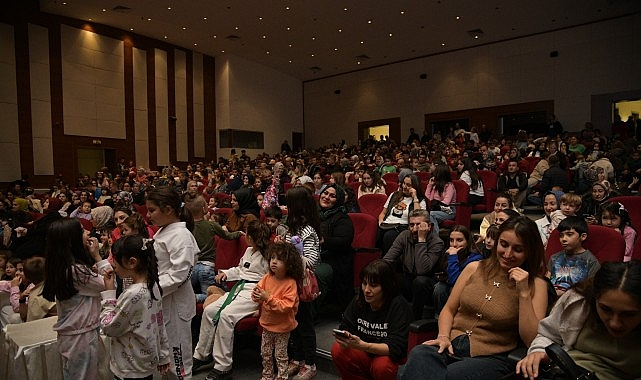 Kahramankazan'da 'Sevimli Kahramanlar Yarışıyor' Tiyatrosu Miniklerle Buluştu