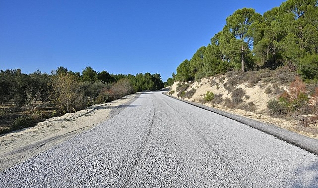 Kırkağaç'ta Yağmurlu ve Bademli Mahalleleri Arasındaki Yol Yenilendi