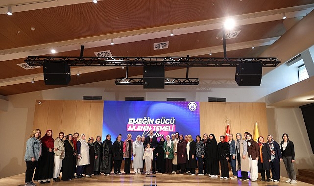 Başkan Altay, “Aile Yılı” Kapsamında İlçelerden Gelen Kadınlarla Bir Araya Geldi
