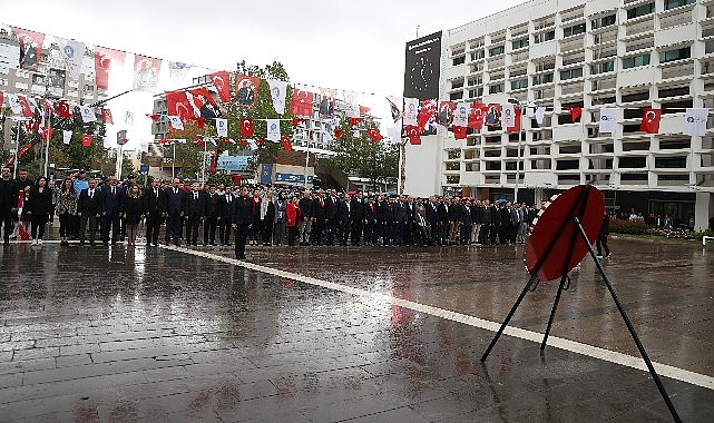Başkan Vekili Özdemir Cumhuriyet Bayramı Çelenk Törenine Katıldı