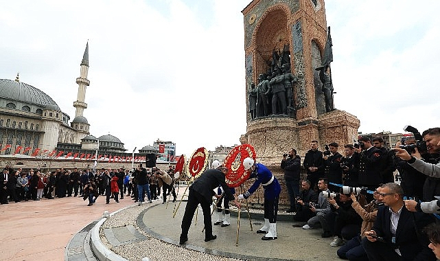 Taksim'de Türkiye Cumhuriyeti'nin 102. Yıl Dönümü Coşkuyla Kutlandı