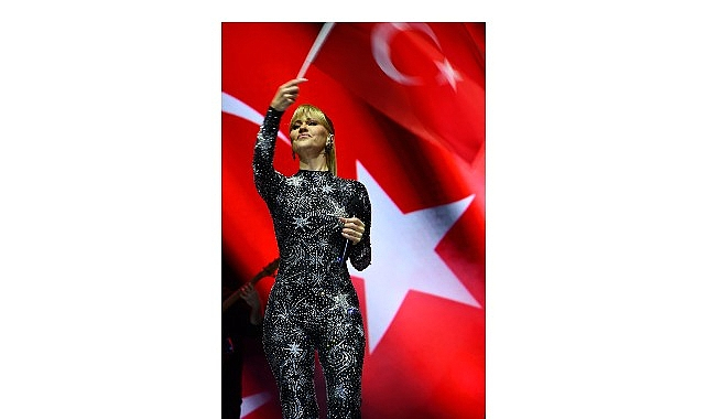 Derya Uluğ, Lüleburgaz'da Cumhuriyet Bayramı Coşkusunu Yaşattı