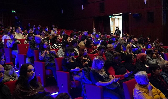 Gerilim Dolu ″Öksüzler″ Oyunu İstanbul Şehir Tiyatroları’nda Seyirciyle Buluştu