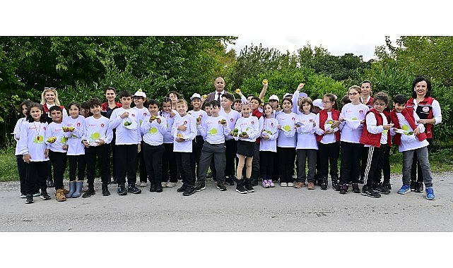 Çocuklar Lider Çocuk Tarım Kampı'nda Tarımı Öğreniyor