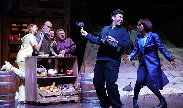 İBB Şehir Tiyatroları Kasım Ayında 35 Oyunu Seyirciyle Buluşturuyor